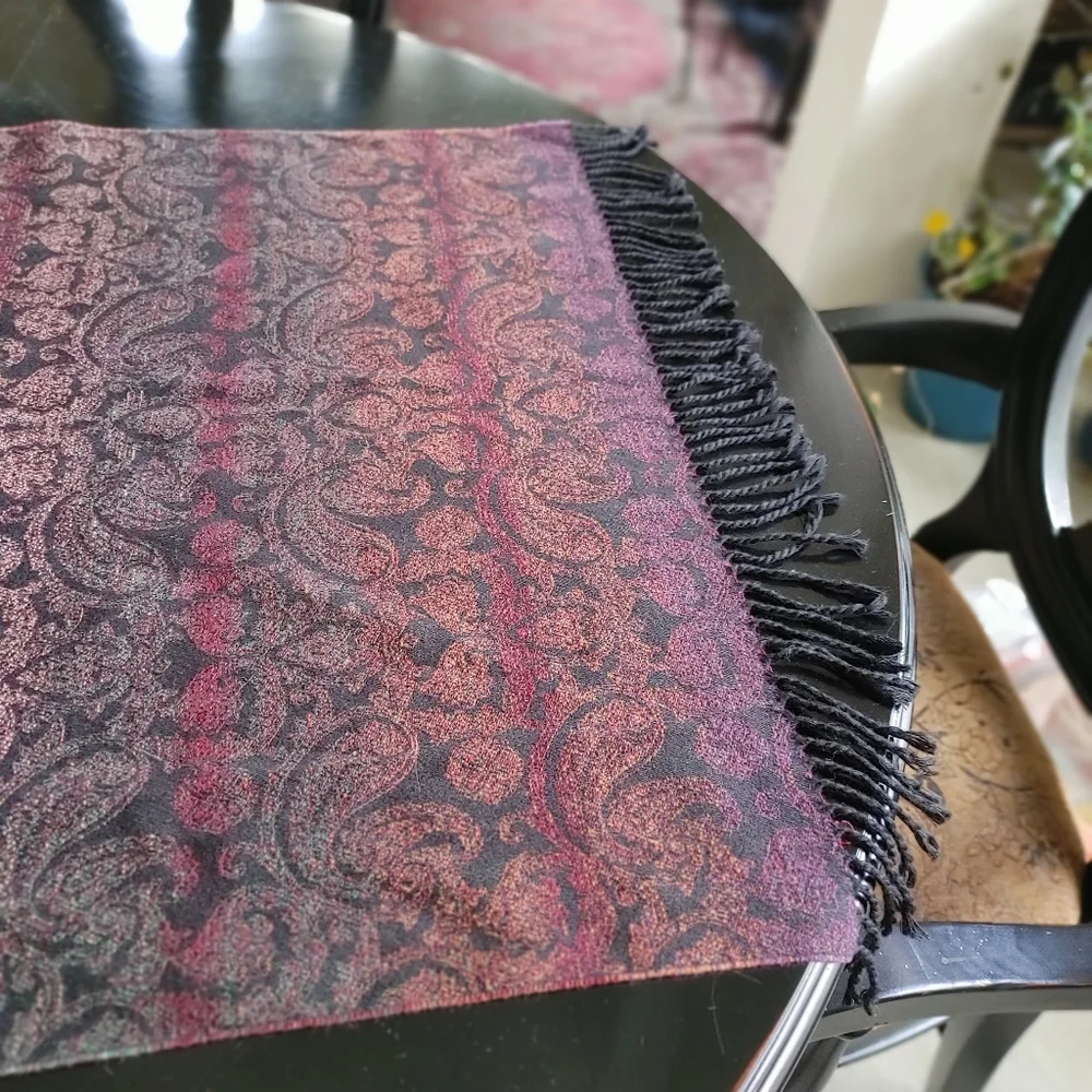 True Vintagehome 80's Multiple Color Paisley Table Runner W Fringe 27